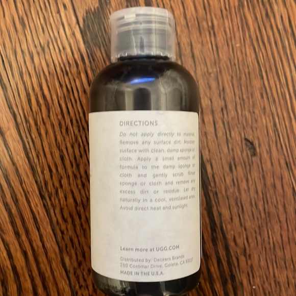 NEW UGG cleaner & conditioner 4 oz/118 ml. Sealed bottle. - Picture 3 of 4